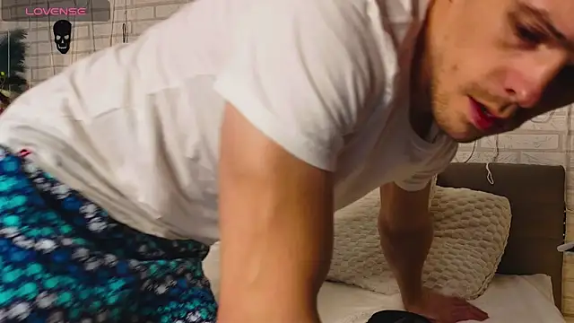 GarettVoss online show from October 29, 6:23 am