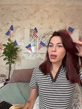 Snapshot of MollyXoXo chatting on July 4, 12:53 pm MollyXoXo online show from July 4, 12:53 pm