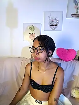 Suzanelee1 online show from October 26, 2:01 am