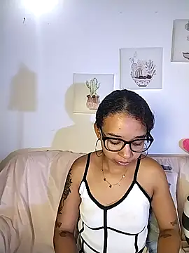 Suzanelee1 online show from October 30, 4:00 am