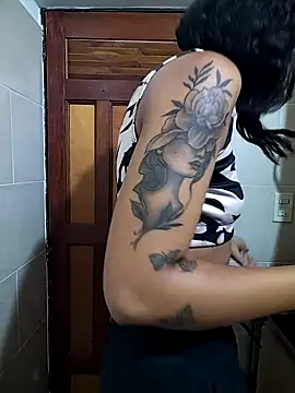 Suzanelee1 online show from October 24, 1:43 pm