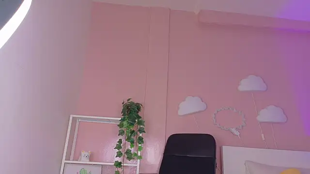 Snapshot of KeendraFox_ chatting on July 17, 9:28 am KeendraFox online show from July 17, 9:28 am