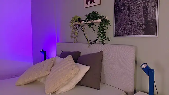 KeendraFox  online show from April 9, 10:10 am