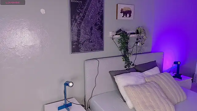 KeendraFox  online show from April 2, 10:11 am