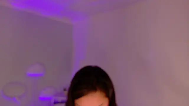 Snapshot of KeendraFox_ chatting on June 15, 9:31 am KeendraFox online show from June 15, 9:31 am