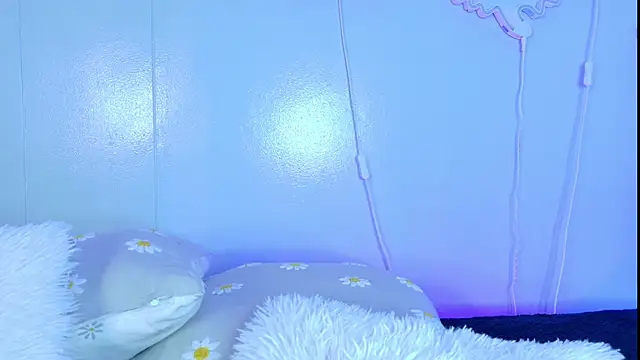 Snapshot of KeendraFox_ chatting on June 23, 9:29 am KeendraFox online show from June 23, 9:29 am