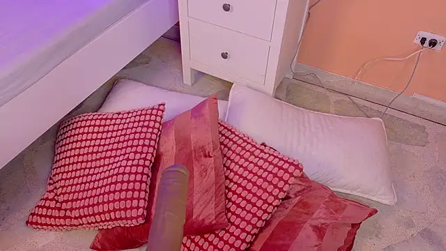 KeendraFox  online show from November 15, 10:30 am