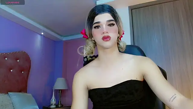 Snapshot of Sophia_Stonee chatting on October 1, 11:36 am Sophia Stonee online show from October 1, 11:36 am