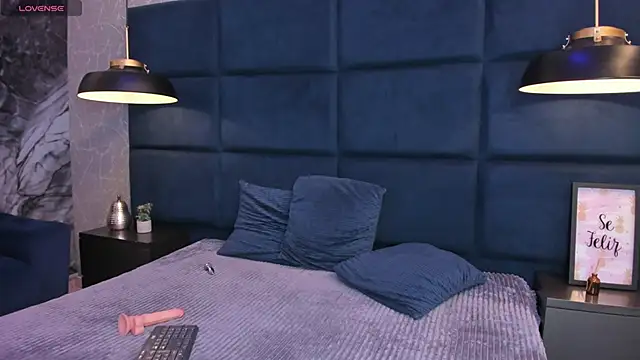 Snapshot of AteneaRoldan chatting on November 22, 4:22 am AteneaRoldan online show from November 22, 4:22 am