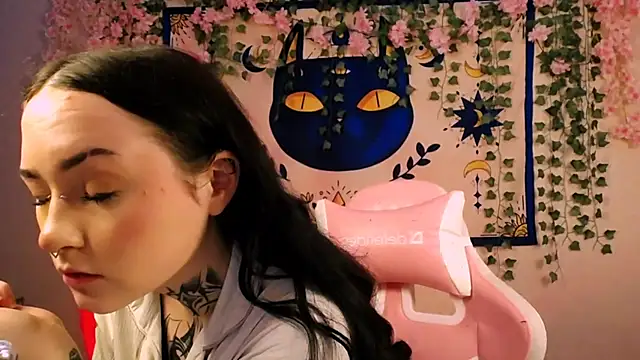 MollyKissy online show from April 19, 6:36 am