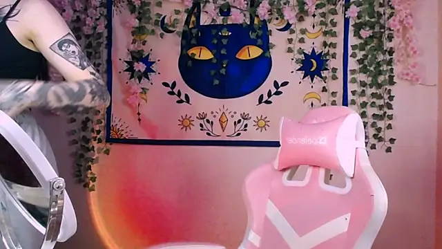 MollyKissy online show from May 3, 5:45 am
