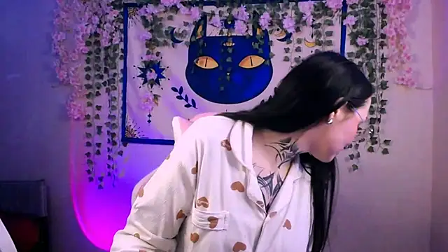 MollyKissy online show from April 12, 4:49 am