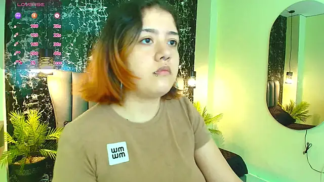 Snapshot of Nia-Stark chatting on October 6, 1:56 pm Nia-Stark online show from October 6, 1:56 pm