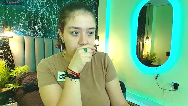 Snapshot of Nia-Stark chatting on October 1, 3:27 pm Nia-Stark online show from October 1, 3:27 pm