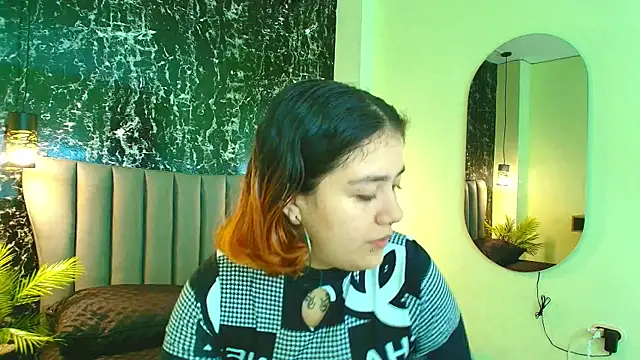Snapshot of Nia-Stark chatting on September 30, 2:56 pm Nia-Stark online show from September 30, 2:56 pm