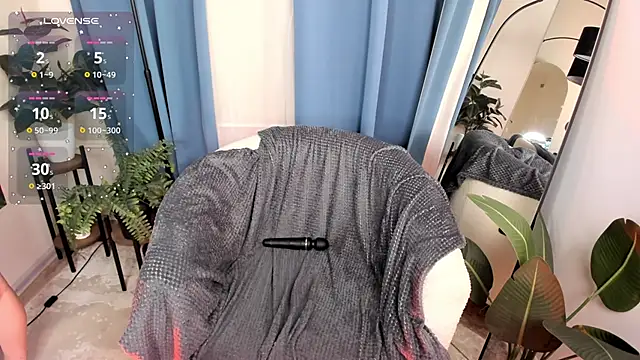 B Monica  online show from April 16, 9:39 pm