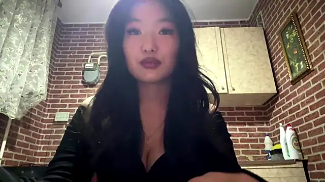 EmmaLeexth online show from December 19, 3:58 pm