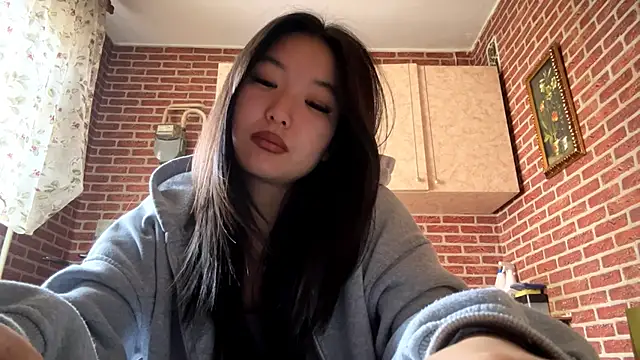 EmmaLeexth online show from March 15, 10:11 am