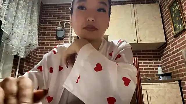 Snapshot of EmmaLeexth chatting on September 18, 2:20 pm EmmaLeexth online show from September 18, 2:20 pm