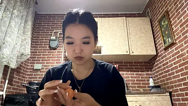 EmmaLeexth online show from November 4, 1:04 pm