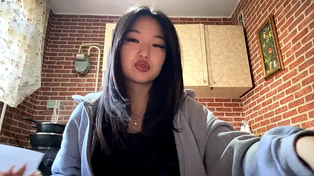 EmmaLeexth online show from March 25, 10:25 am