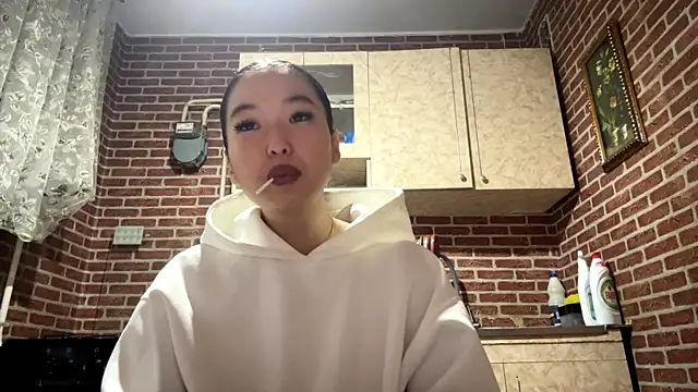 EmmaLeexth online show from December 20, 2:09 pm