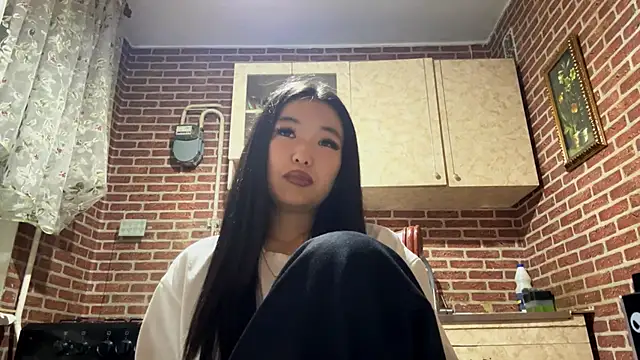 EmmaLeexth online show from November 14, 2:10 pm