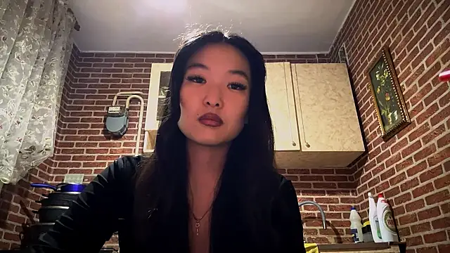 EmmaLeexth online show from December 14, 1:49 pm