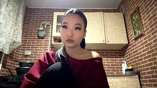 EmmaLeexth online show from March 29, 1:35 pm