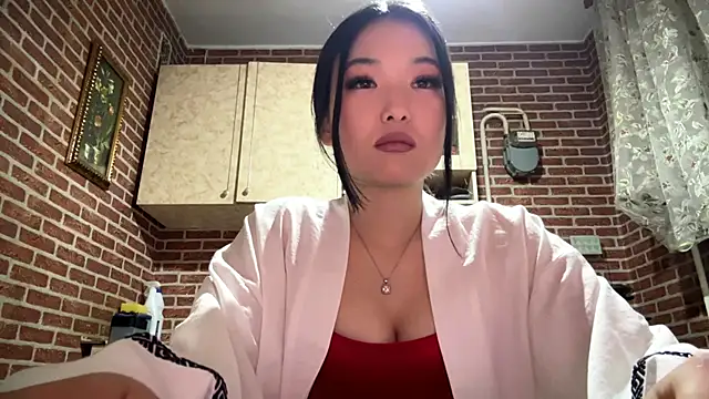 EmmaLeexth online show from April 5, 2:13 pm