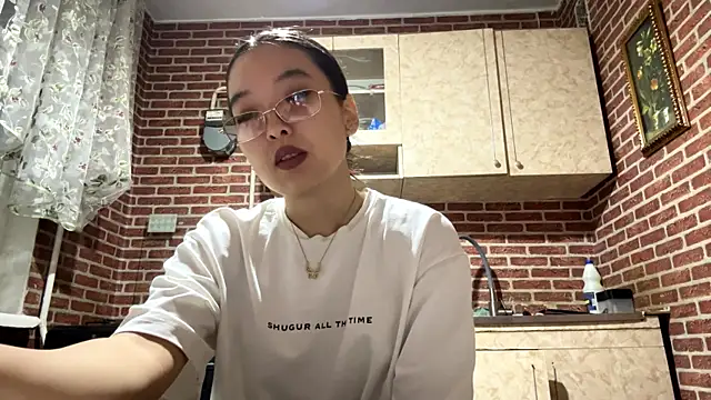 Snapshot of EmmaLeexth chatting on October 2, 2:09 pm EmmaLeexth online show from October 2, 2:09 pm