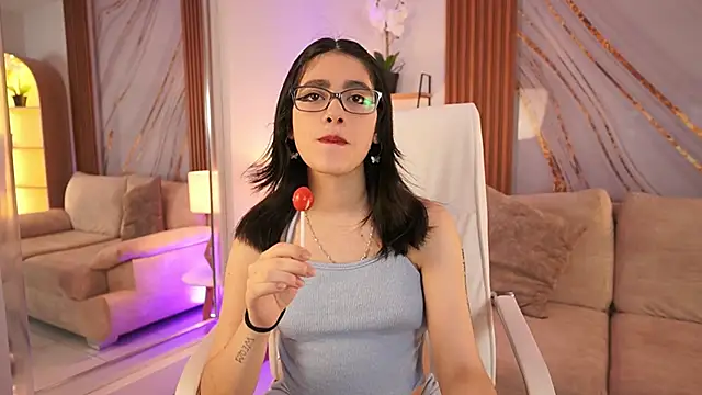 BillieBrownn online show from April 30, 7:10 pm