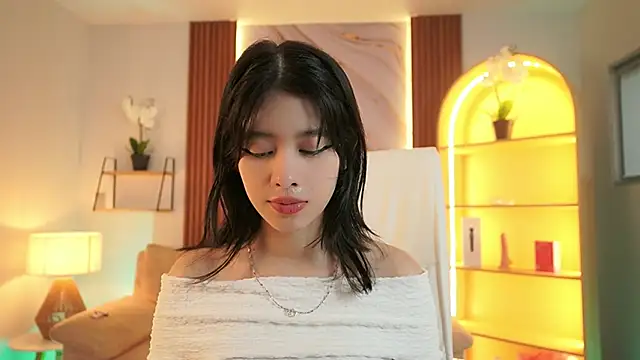 BillieBrownn online show from April 11, 7:06 pm