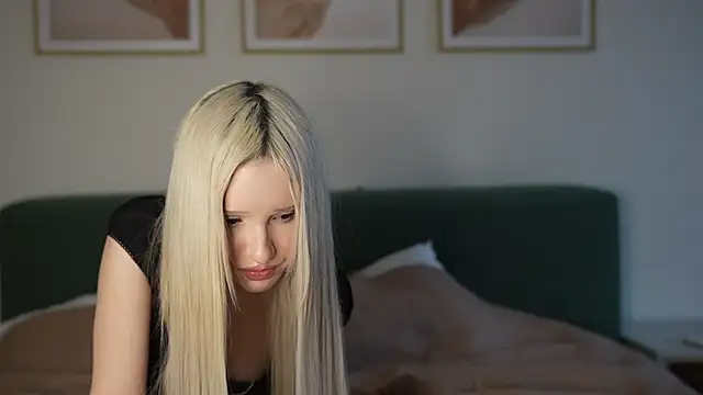 Laura Obsidian online show from December 1, 11:11 am