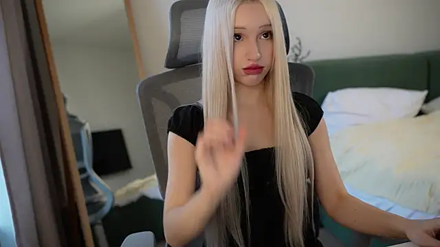 Laura Obsidian online show from November 10, 7:13 am