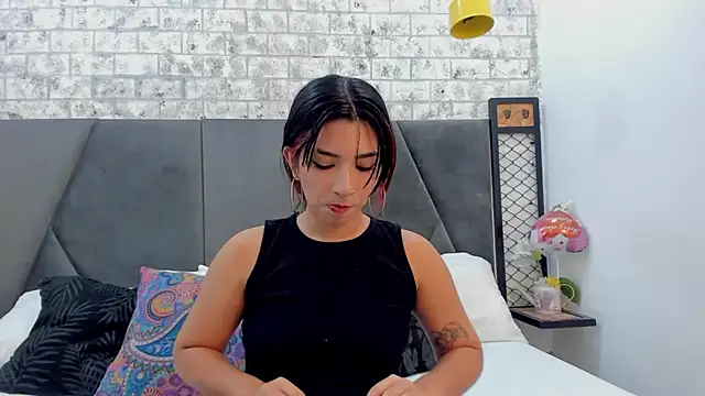 KENDRAOWEN online show from October 2, 8:45 pm