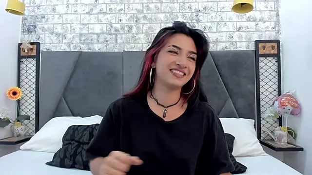 KENDRAOWEN online show from September 25, 8:15 pm