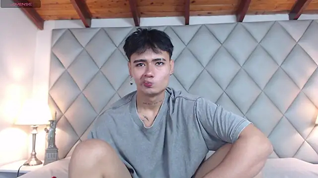 Clement Reyes online show from October 18, 1:02 pm