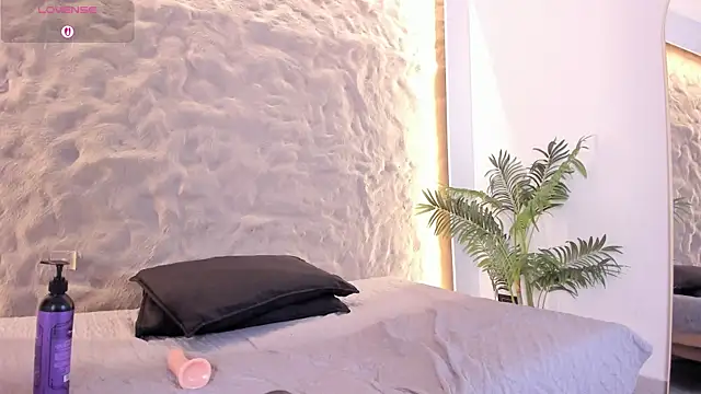 Naomy gyal online show from January 8, 7:09 pm