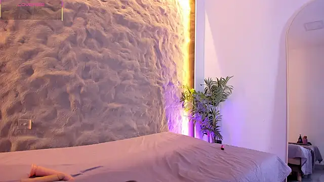 Naomy gyal online show from December 4, 7:13 pm