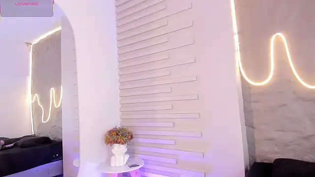 Naomy gyal online show from November 28, 7:25 pm