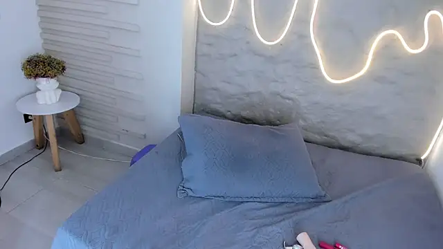 Naomy gyal online show from October 7, 7:04 pm