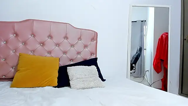 Snapshot of IslaRose7 chatting on February 13, 3:12 pm IslaRose7 online show from February 13, 3:12 pm