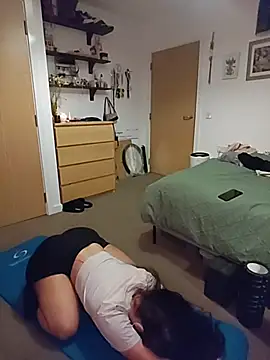 laradoom online show from November 14, 10:35 pm