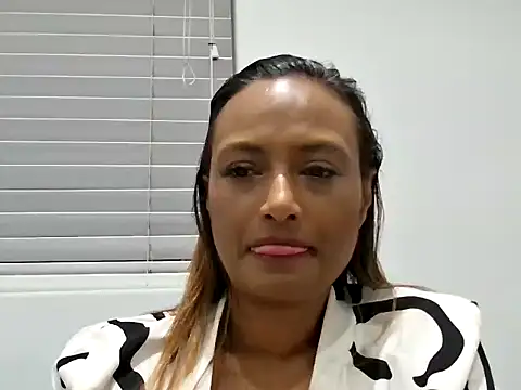 Snapshot of Queen-Of-The-South chatting on October 18, 5:37 pm Queen-Of-The-South online show from October 18, 5:37 pm