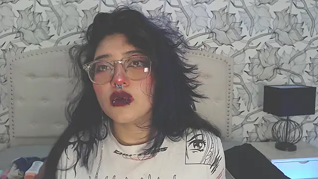 SabrinaV  online show from April 2, 12:12 pm