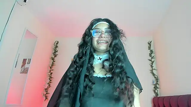 Snapshot of SabrinaV_ chatting on October 6, 11:44 am SabrinaV online show from October 6, 11:44 am