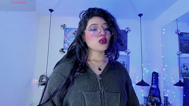 Snapshot of SabrinaV_ chatting on May 27, 11:28 am SabrinaV online show from May 27, 11:28 am