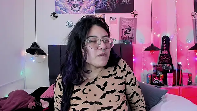 Snapshot of SabrinaV_ chatting on May 19, 11:28 am SabrinaV online show from May 19, 11:28 am