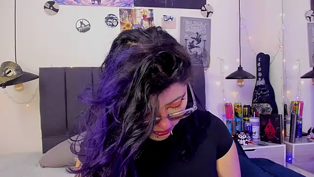 SabrinaV  online show from July 8, 11:11 am
